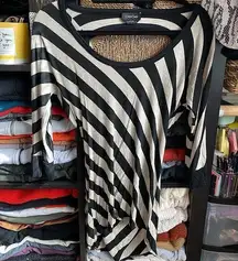 Cream & Black Striped Top w Quarter Sleeves And Partial Open Back Sz S