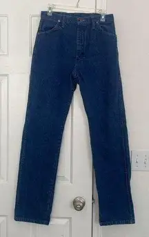Wrangler cowboy cut jeans in medium wash.