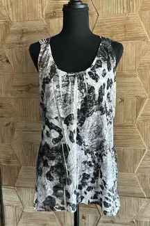 One World Womens Black and White Crochet Sleeveless Tank Top Medium