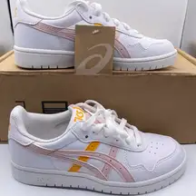 low-top lightweight comfortable sneakers with striped detail