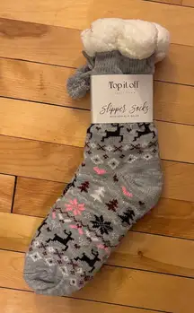 Top It Off Gray Slipper Socks with Winter Pattern
