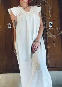 Vintage Oscar De La Renta/Neiman Marcus white floral lace long nightgown