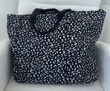 Shade & Shore XL Black Leopard Cheetah Print Neoprene Zip Beach Pool Tote Bag