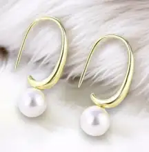 18k Gold tone Gorgeous faux pearl earrings​​