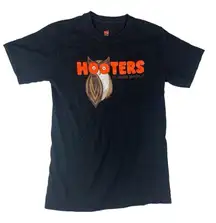 Hooters size small ft meyer beach Florida Classic Black Tagless Tee hanes
