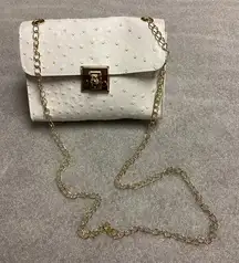 White Ostrich Mini Faux Leather Purse with Gold Clasp & Gold Chain * NEW