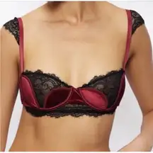 Frederick's of Hollywood Georgine Red Velvet & Black Lace Bra Sz S‎ NEW Sexy