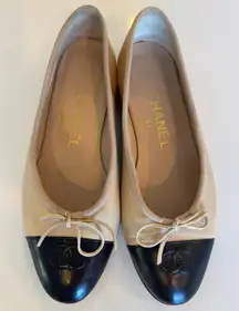 Chanel Lambskin Cap Toe Ballerinas Flats Beige/Black Leather EU 36 US 6 Vintage