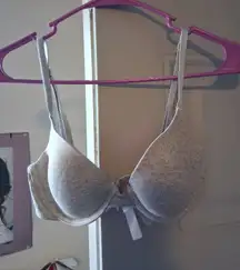 PINK Victoria's Secret wear everywhere t-shirt bra in gray and pink size 32C.