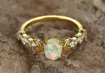 oval white Aussie Moon ring retro light luxury four-claw Stone Ring