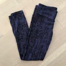 Kirkland Signature  Snakeskin Knit Workout Leggings Black Blue Size Small