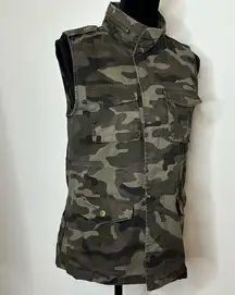 Love Tree  size Small camo vest