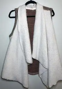 Boutique Hem & Thread Large Fuzzy White Faux Fur Western Aztec Design Vest Waterfall Open