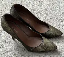 EUC, Donald Pliner golden calf hair pumps 3  7/8 “ heel-made in Spain