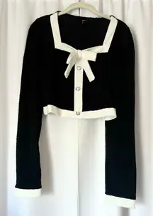 Black & White Contrast Trim Bow Sweater with Buttons Size Large