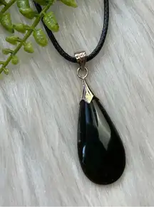 Tear drop chalcedony black quartz necklace