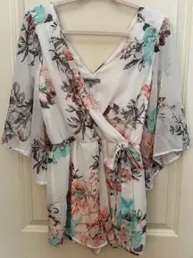 baileyblue Ivory Floral Sleeve Romper Women's Sz Small