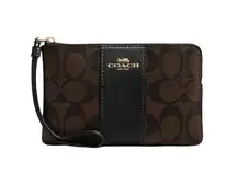 Coach NWT   Corner Zip Wristlet In Signature Canvas