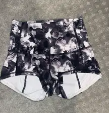 Lululemon Size 4 Black And White Mini Biker Shorts