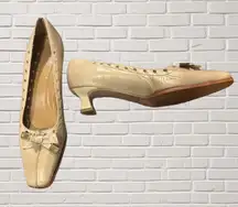 Vintage Stuart Weitzman Cream Leather Kitten Heels Bow Detail Square Toe Pumps