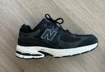 Black new balance 2002R trainers 