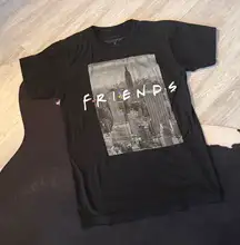 🖤Friends Woman’s Black Tee-Shirt•Size:M🖤