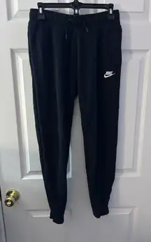 🖤 Nike Sweatpants w/ White Embroidered Logo – Size XS 