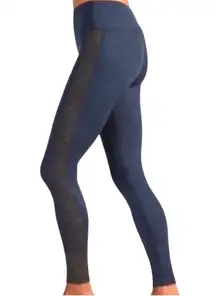 Vuori Women’s Origin Color block Heather Navy and Charcoal leggings Size Small