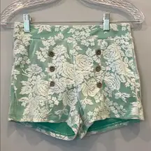 Floral Patterned Women's Shorts light green and white