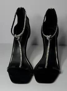 MARCIANO GUESS T STRAP SANDALS(8)