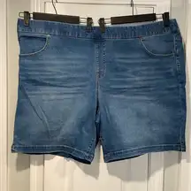 NWT Terra & Sky Size 4X Elastic WaistSplit Hem Med Wash Denim Jean Shorts