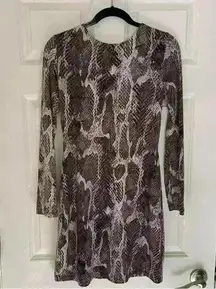 Jennifer Lopez Snakeskin Print Long Sleeve Lightweight Lined Sheath Dres…
