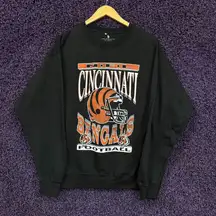 Cincinnati Bengals Football Helmet NFL Crewneck Sweater L