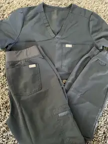 FIGS Scrubs Set