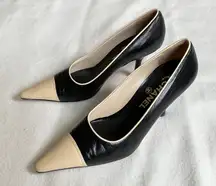 Chanel beige black leather heels pump EU37 US6.5