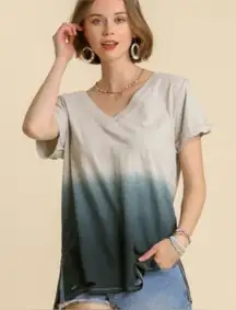 Umgee Gradient V-Neck /Distressed Top size L