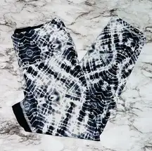 Victoria’s Secret Sport Leggings TieDye Knockout Capri Black Women S Athleisure