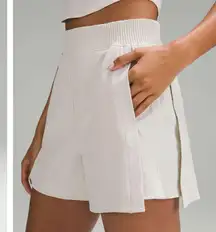 Lululemon Stretch Woven Relaxed-Fit High-Rise Short 4", Bone