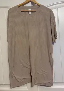 H&M Basic Tunic Top Medium Beige Ribbed Long Line Short Sleeve Crew Neck Loose