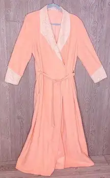 Vintage Vanity fair pink and lace sleeper wear robe pajamas