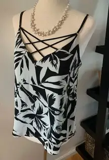 Express casual skirt back and white