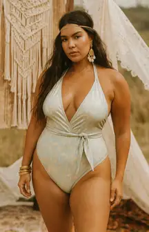 Fashion Nova Holographic Plunge One Piece Swimsuit Bodysuit Festival Sz Medium