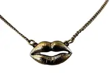 Gold tone lips pendant necklace