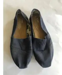 TOMS Women’s Canvas Slip-on flat shoes Size 9