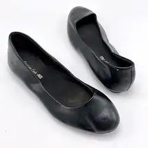 AE black ballet flats size 6