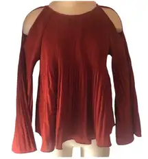 Do and Be pleated rust orange cold shoulder top Women’s Size S‎ Small