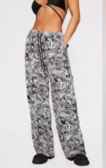 Pretty Little Thing Black Printed Drawstring Waist Wide Leg Sweatpants
