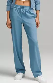 lululemon Womens Straight Leg Mid Rise Pant Luxtreme UTYB sz medium NWT