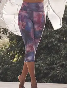 Athleta Salutation Stash Pocket II Supernova Capris Size S