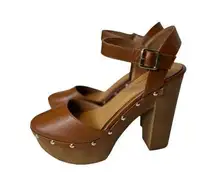 Breckelle’s Nora 1 platform leather sandal size 10 studded sandals